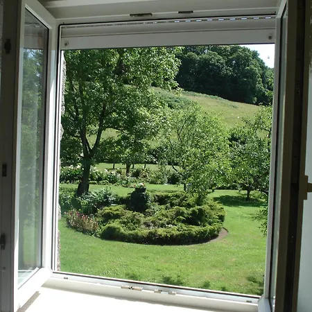 Les Basses Rouves Niort Bed and breakfast 3*